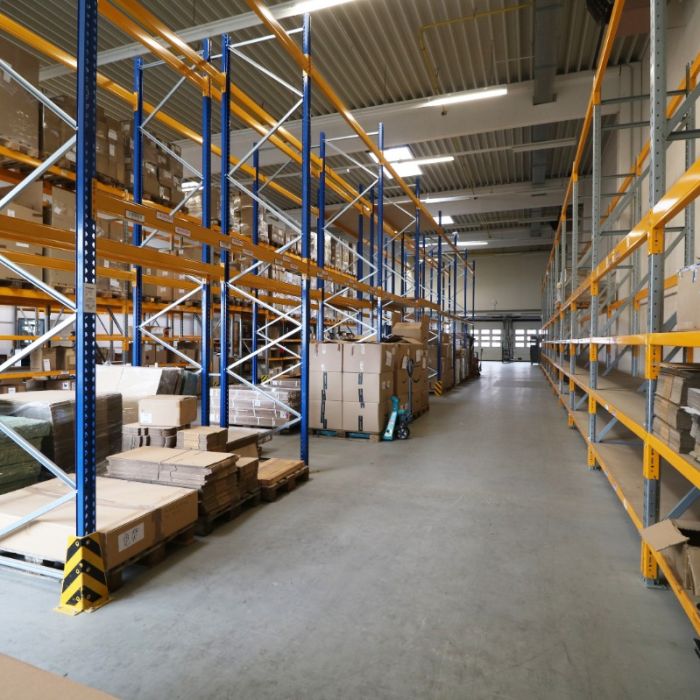 365 qm Lagerhalle und 400 qm Bürofläche in Rellingen zu vermieten