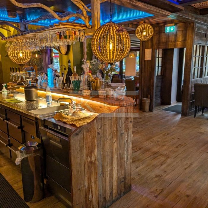Ein schönes, großzügiges Restaurant – komplett ausgestattet in Schnelsen