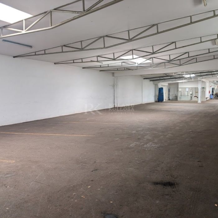 Halle/Ausstellungsfläche/Produktion mit Büro in Flughafennähe