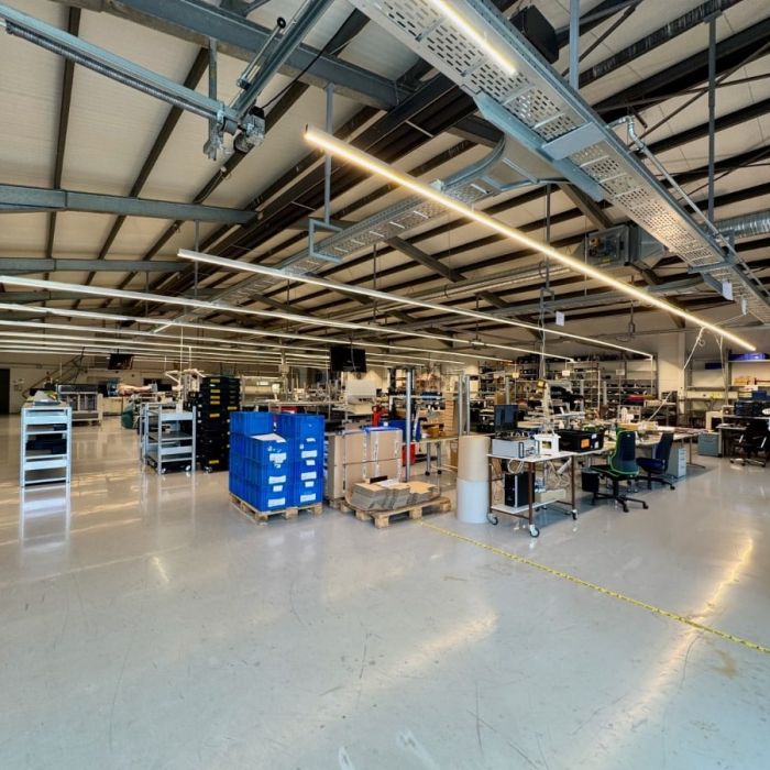 ca. 890 m² Produktions-/Lagerfläche + ca. 366 m² Büro in Solms zu vermieten
