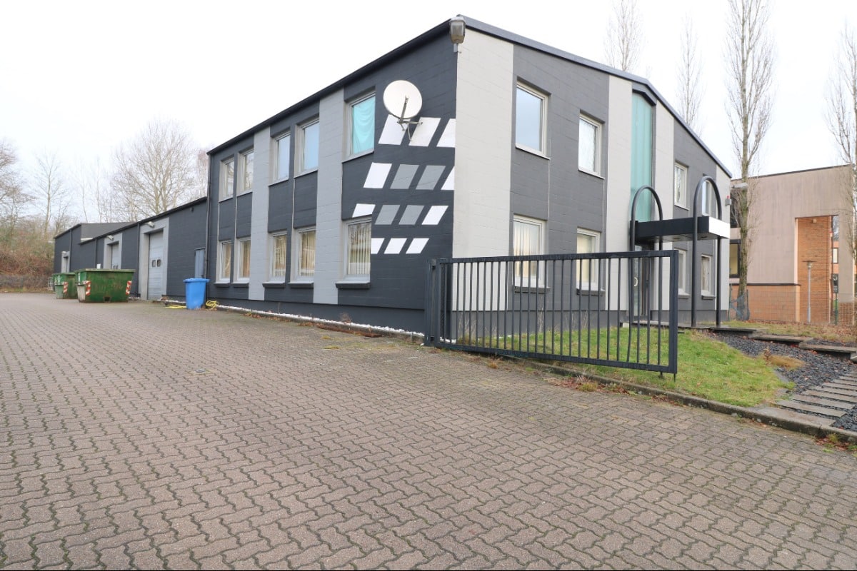 Produktions-/Hallenfläche inkl. Bürofläche & Betriebsleiterwohnung zu vermieten